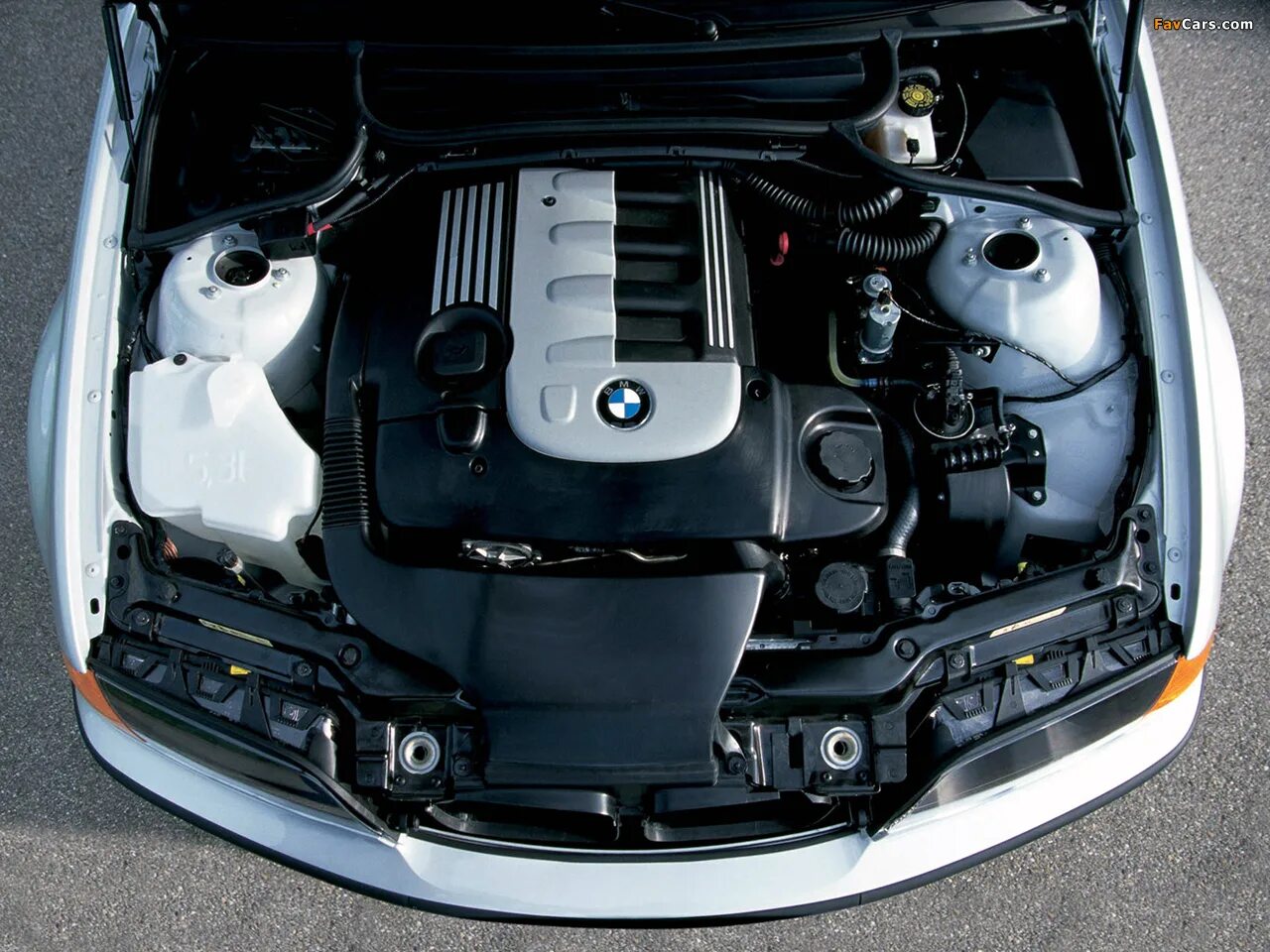 Мотор е46. Bmw e46 под капотом. bmw m3 e46 мотор. bmw e46 подкапотка. 330 e46 подкапотка.