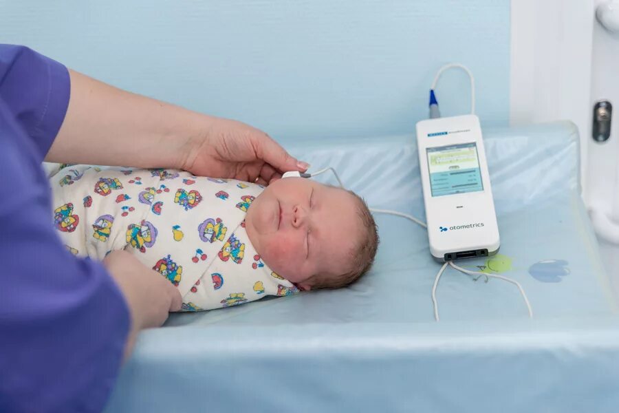 Прибор отоакустической эмиссии. Аудиологический скрининг новорожденных. Аудиологический скрининг новорожденных аппарат. Методика проведения аудиологического скрининга новорожденных. Аппарат для аудиологического скрининга.