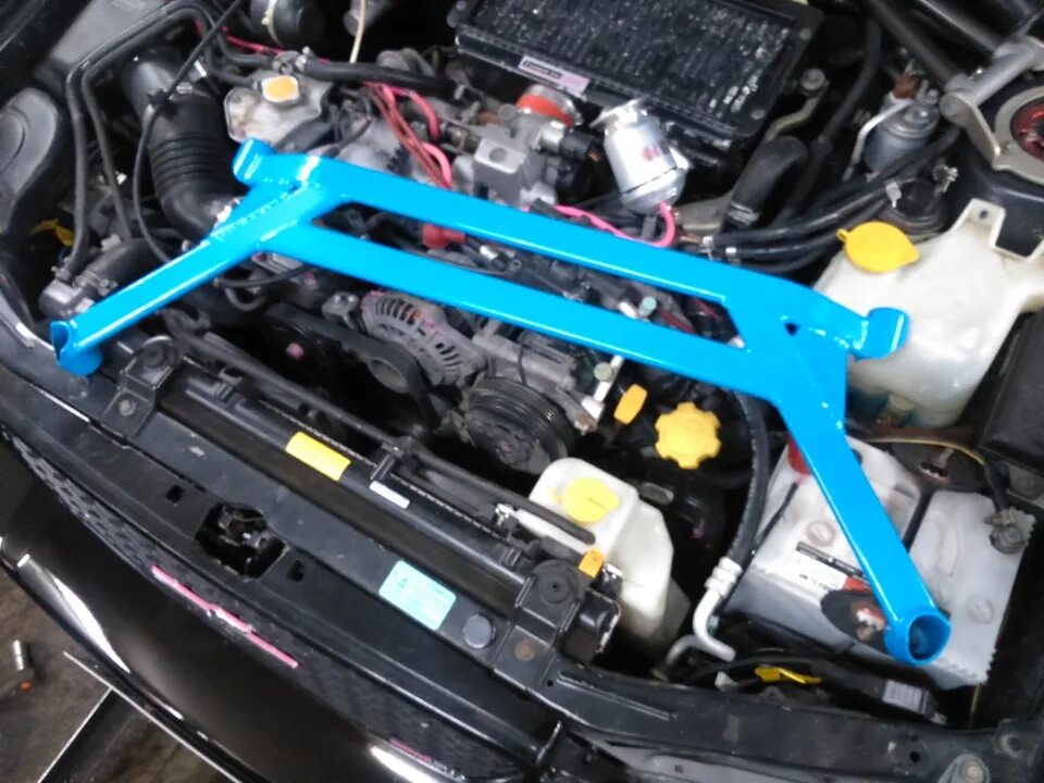 Распорки cusco subaru forester. Распорка субару форестер sh передних стоек. Распорки forester sh. Передняя нижняя распорка. Распорка передних стоек субару форестер.