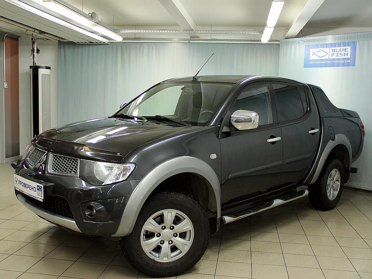 Мицубиси с пробегом в московской области. Мицубиси л200 2011. Mitsubishi l200 серый. Митсубиси l200 2011. Мицубиси l200 2010.