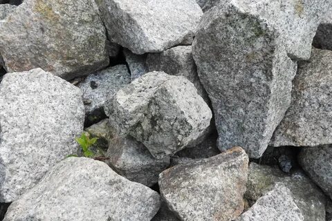 Много камня