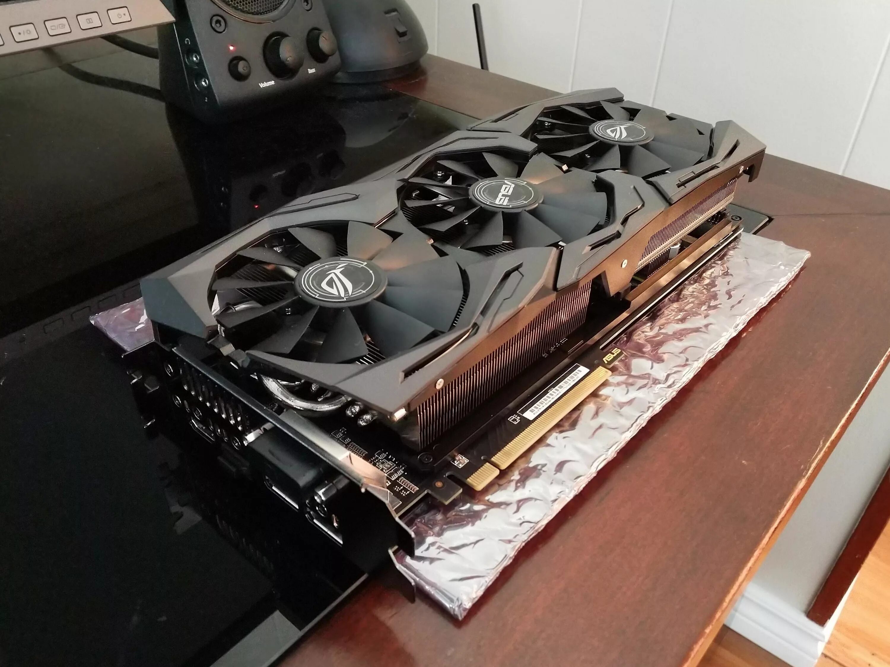 Vega 64 купить. ASUS Strix RX Vega 56. ASUS ROG Strix RX Vega 56. RX Vega 64 ASUS Strix. Vega 56 ASUS ROG Strix.