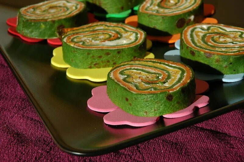 Кулинарные шедевры из теста. Полосатые блинчики. Оригинальная подача блинов. Оригинальное украшение роллов. Самый оригинальный рецепт.