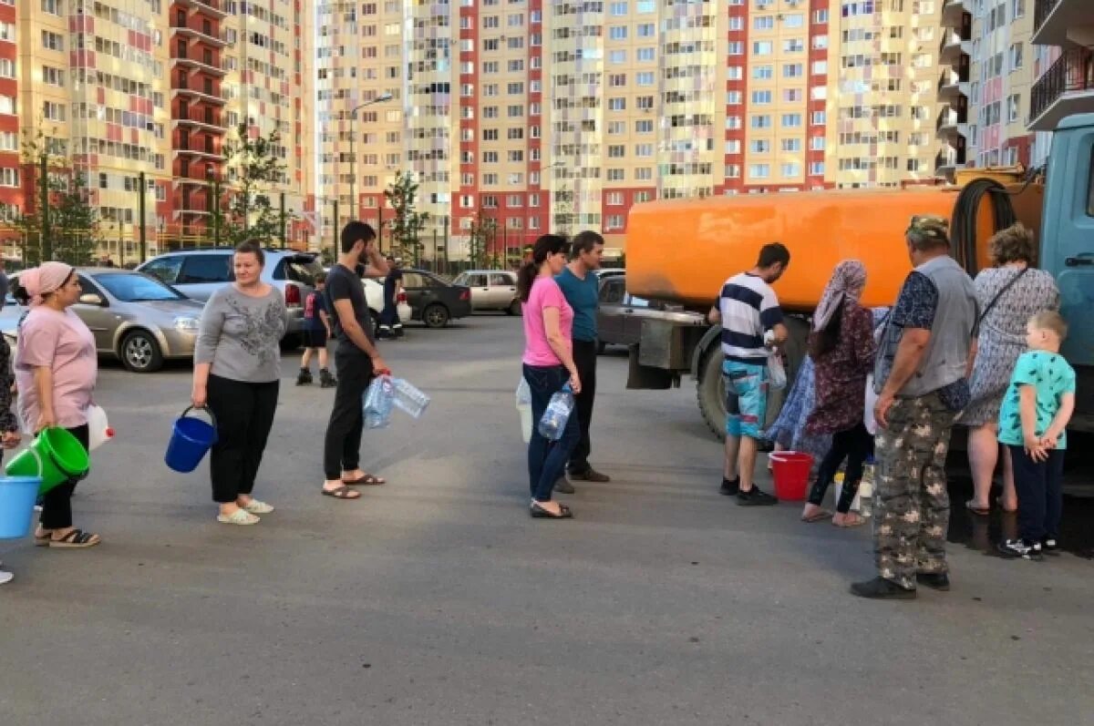 Вода черемушки. Окраины Воронежа. Черемушки Воронеж. Подвоз воды людям. Мкр Черемушки Воронеж.