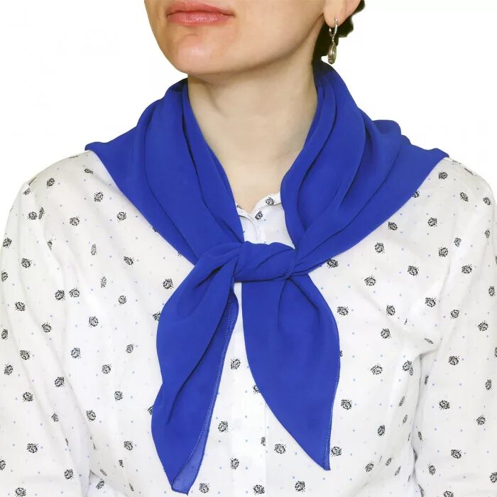 платок в руке. синенький скромный платочек. шейный платок женский. синий платок. синий платок.