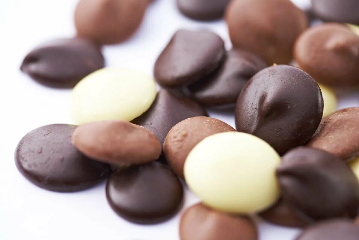 шоколад дропсы и капли. шоколадные дропсы barry callebaut. бельгийский горький шоколад дропсы. шоколад ариба фонденте. глазурь шоколадная белая шокомилк.