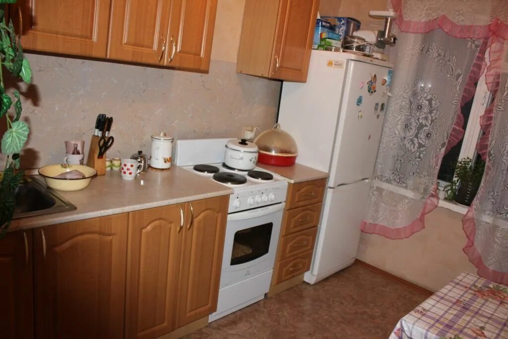 Омск свежие продажи квартир. Квартира хорошее состояние кухня. Квартира в хорошем состоянии. Кухня среднее состояние. Квартиры в Омске.