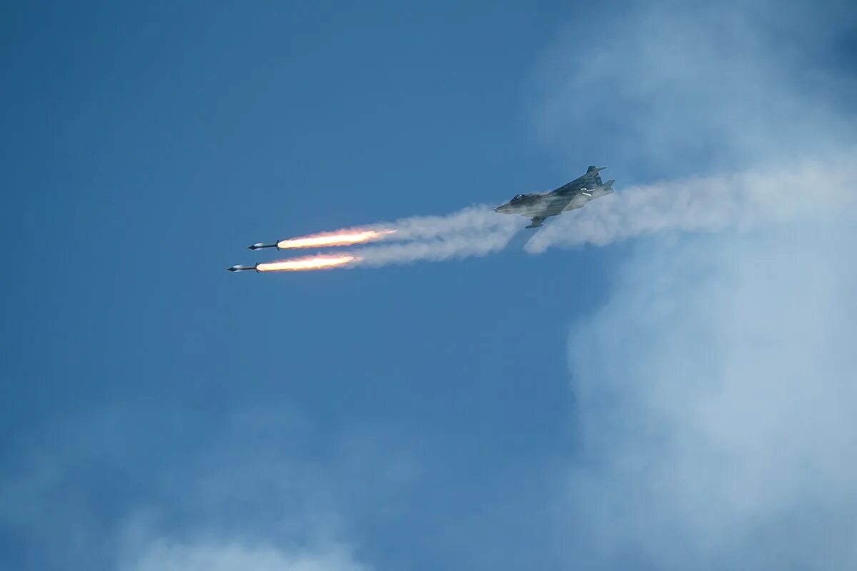 Су 27 пуск ракет. Су-35 пуски ракет. Су-34 пуск ракеты. Су-25 РФ полёт.