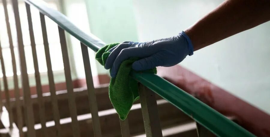 Компания по уборке подъездов. Уборка подъездов. клининг подъездов. уборщица подъездов. сухая уборка подъезда.