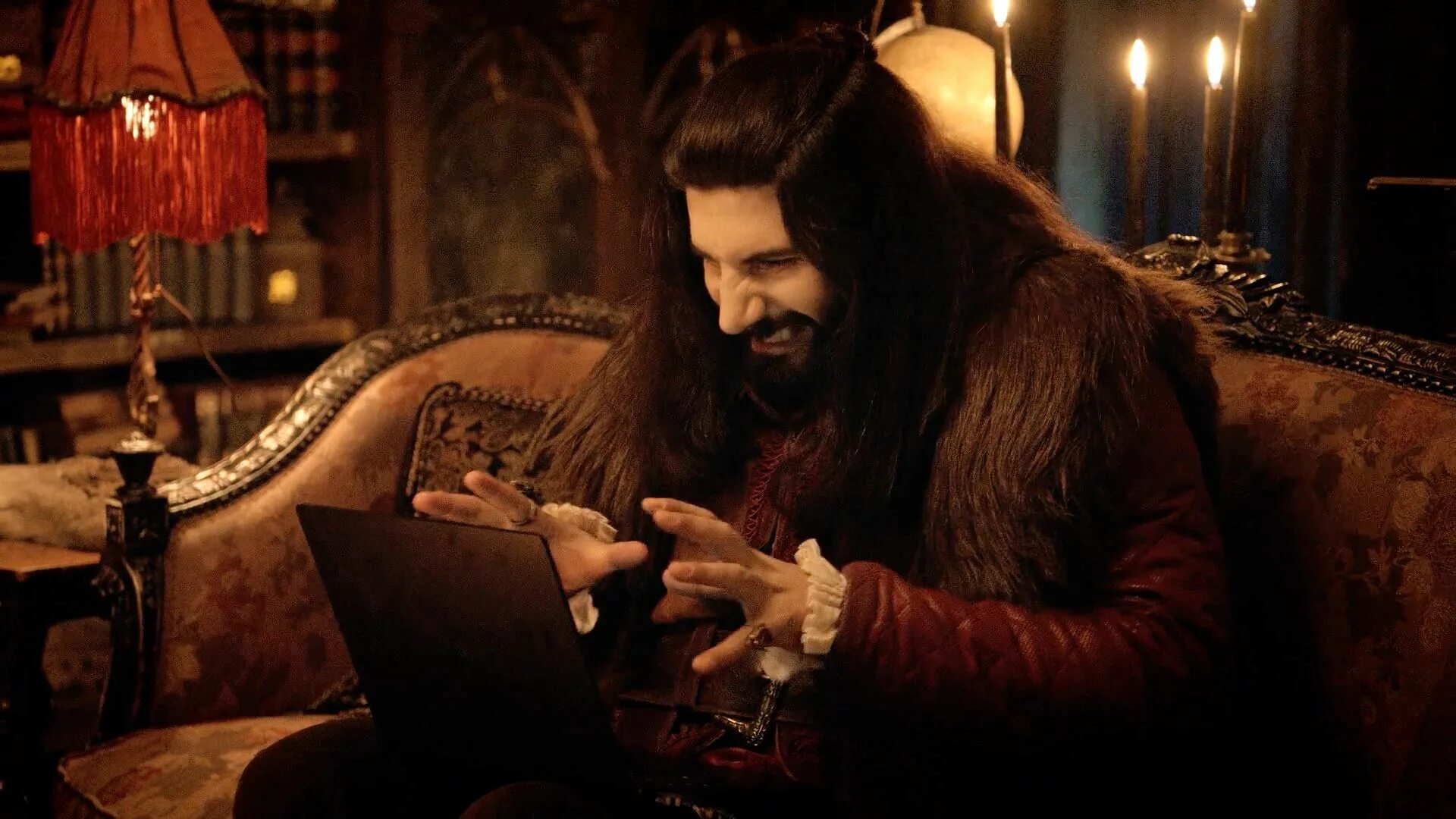 What we do in the. Нандор вампир. what we do in the shadows сериал. реальные упыри нандор. реальные упыри гильермо.