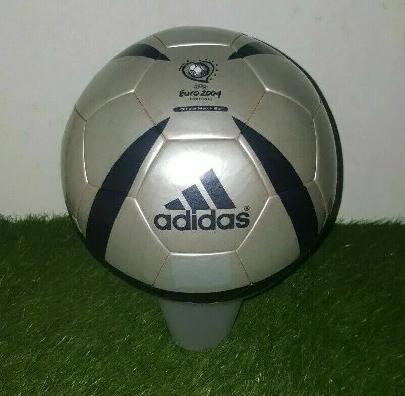 Das ball. Adidas roteiro Euro 2004. Мяч адидас 2004 roteiro. Мяч адидас ротейро. Мяч adidas UEFA 2004.