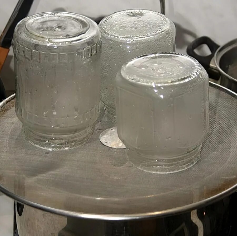 Стерилизация банок. Посуда для стерилизации банок. Стерилизация банок для консервации. Для стерилизации банок на кастрюлю.