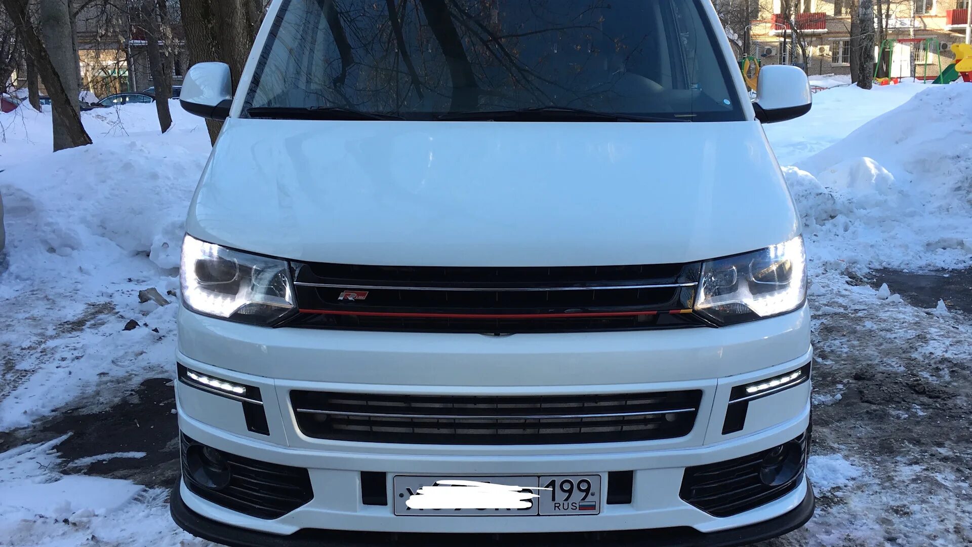 Vw transporter t5 белый. Vw t5 t5 gp рестайлинг. Фольксваген мультивен т5 рестайлинг. Фольксваген мультивен т5 gp. Диски на vw multivan t5.