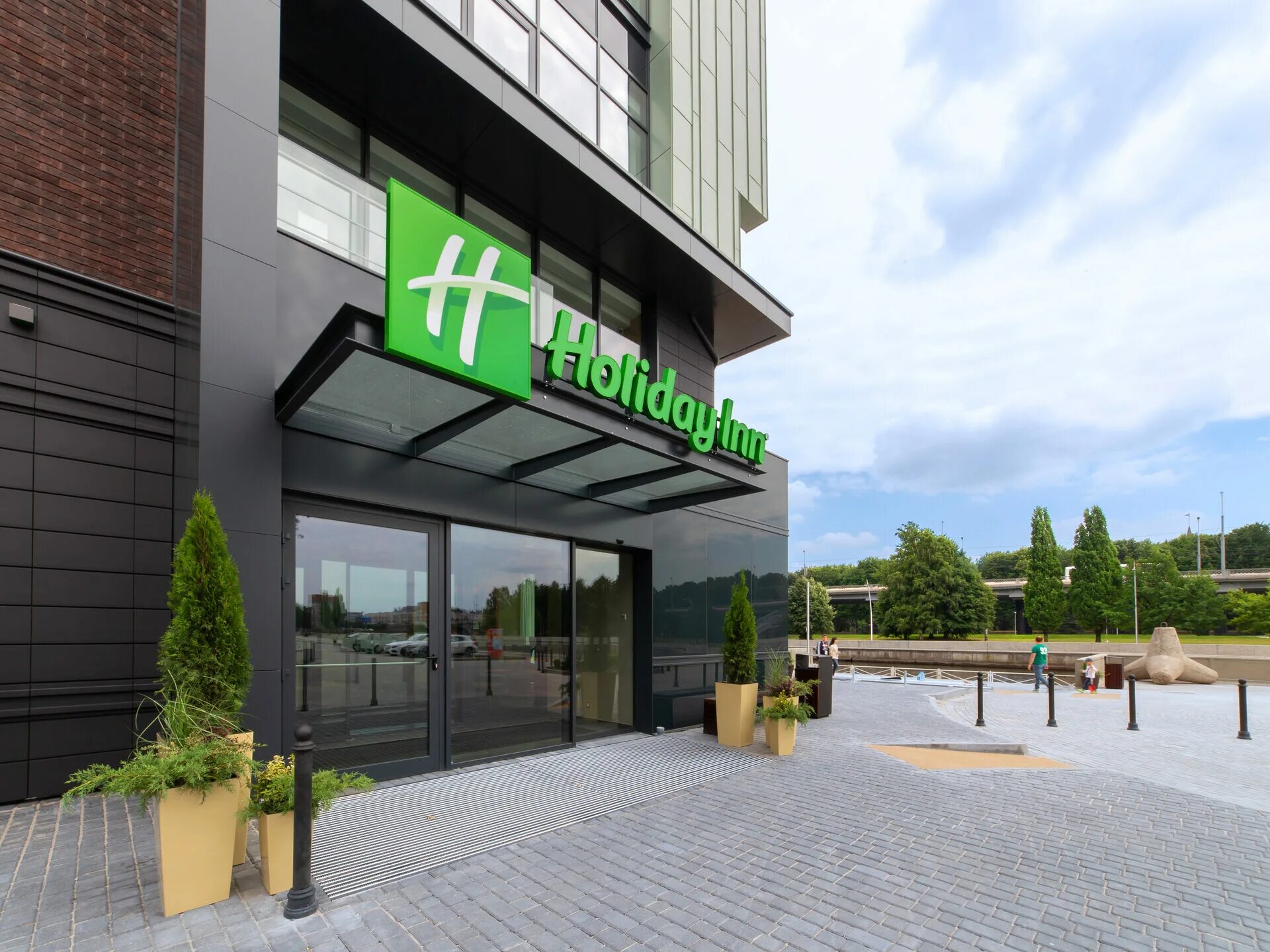 Холидей инн калининград сайт. Отель Holiday Inn Kaliningrad. Гостиница Holiday Inn Калининград. Холидей Калининград гостиница. Holiday Inn Калининград отель 4* Калининград.