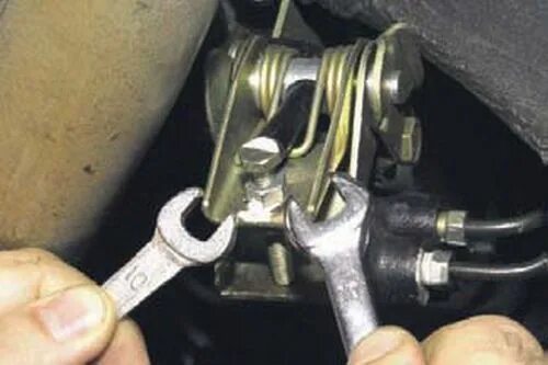 Шток педали сцепления нива шевроле. Привод сцепления ваз 21213 нива. Нива шевроле как отрегулировать. Нива шевроле как отрегулировать. Шток рабочего цилиндра сцепления нива шевроле.