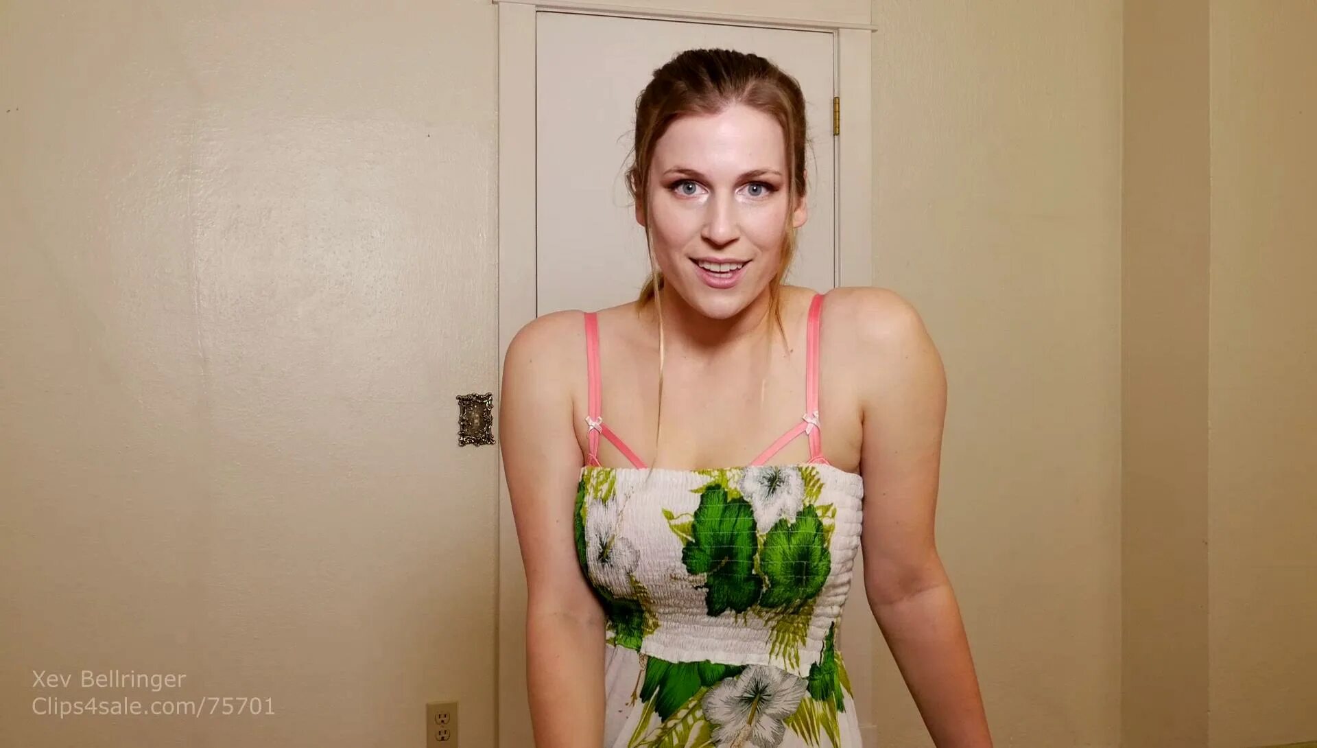 Ксев беллинджер. Ксев беленджер. Mommy xev. Ксев беллинджер. Ксев беллрингер сиськи.