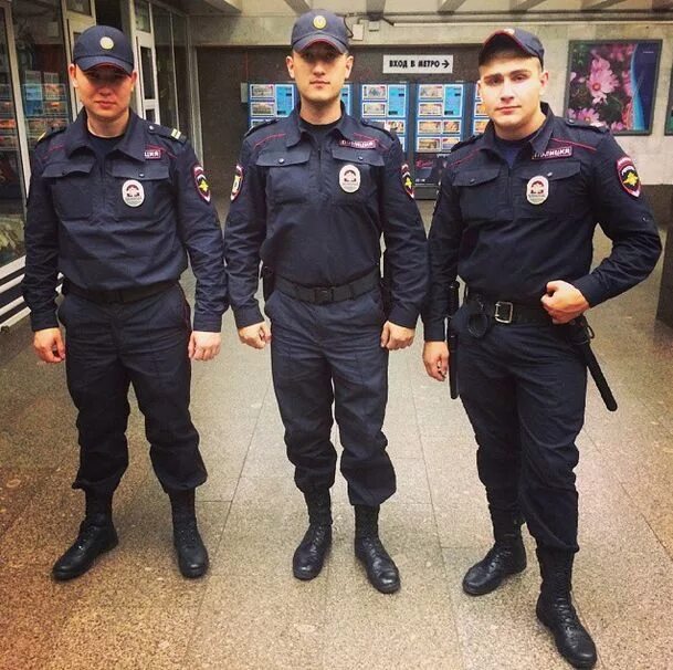 Форма полиции. Парни в полицейской форме. Полицейская форма. Полицейская форма России.