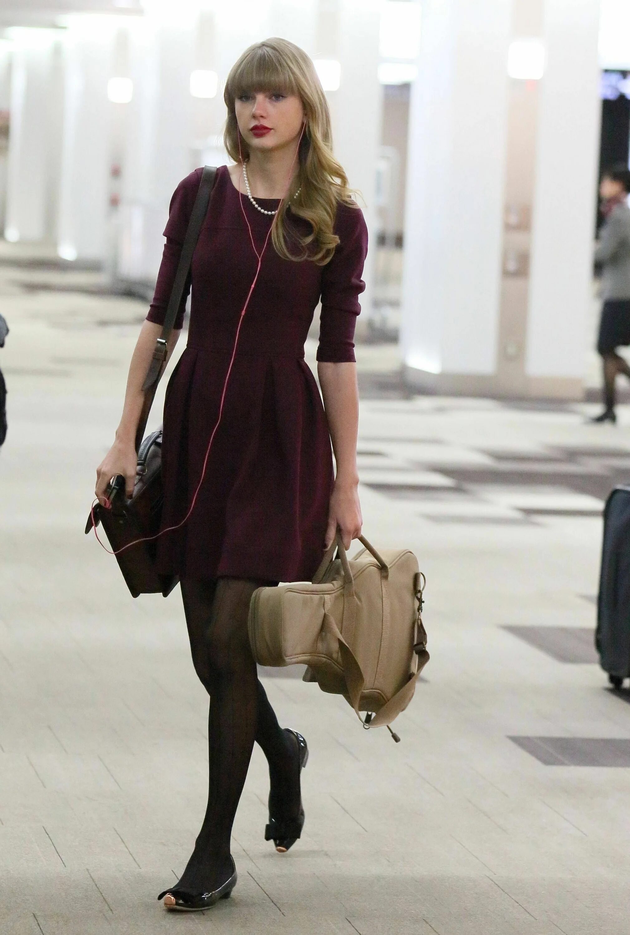 Taylor swift style. Taylor swift папарацци. тейлор свифт папарацци. тейлор свифт стиль 2025. тейлор свифт папарацци 2016.