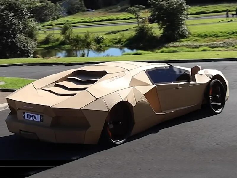 Lamborghini из картона. ламба из картона. ламборджини авентадор из бумаги. картонная ламборгини. машина ламборгини из картона.