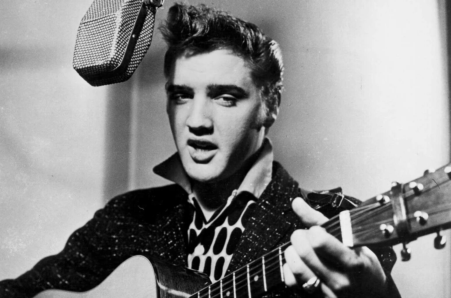 Стиви уандер слепой. Музыкант the weeknd. Слушать американские певцы. Слушать американские певцы. The weeknd фото.