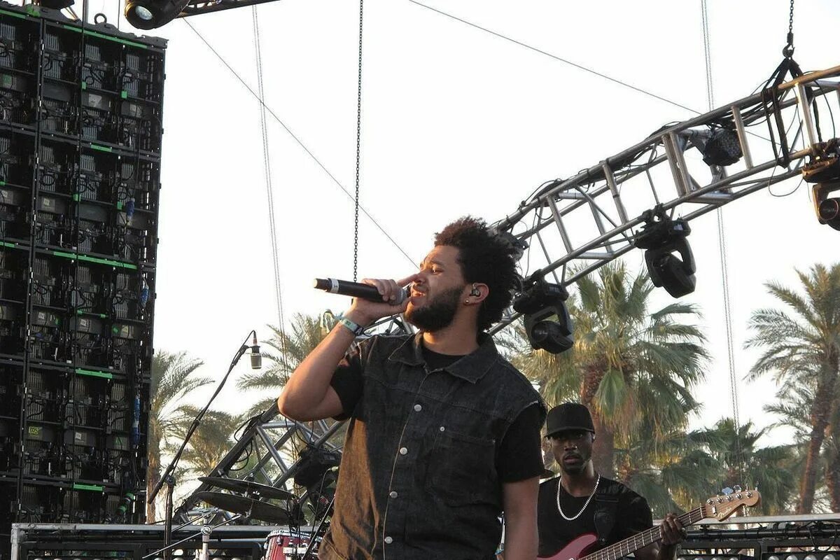 The Weeknd. Coachella the Weeknd. The Weeknd фото. Самый популярный певец в мире. Трек weekend