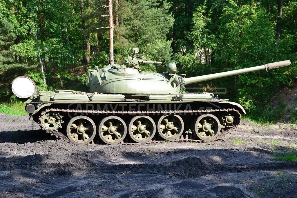 Купить т 55. Танк т-55. Т-55 ГДР. Т-55м-1. Баки танка т55.