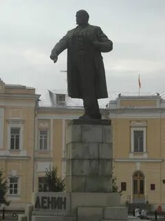 В каких городах есть памятник ленину