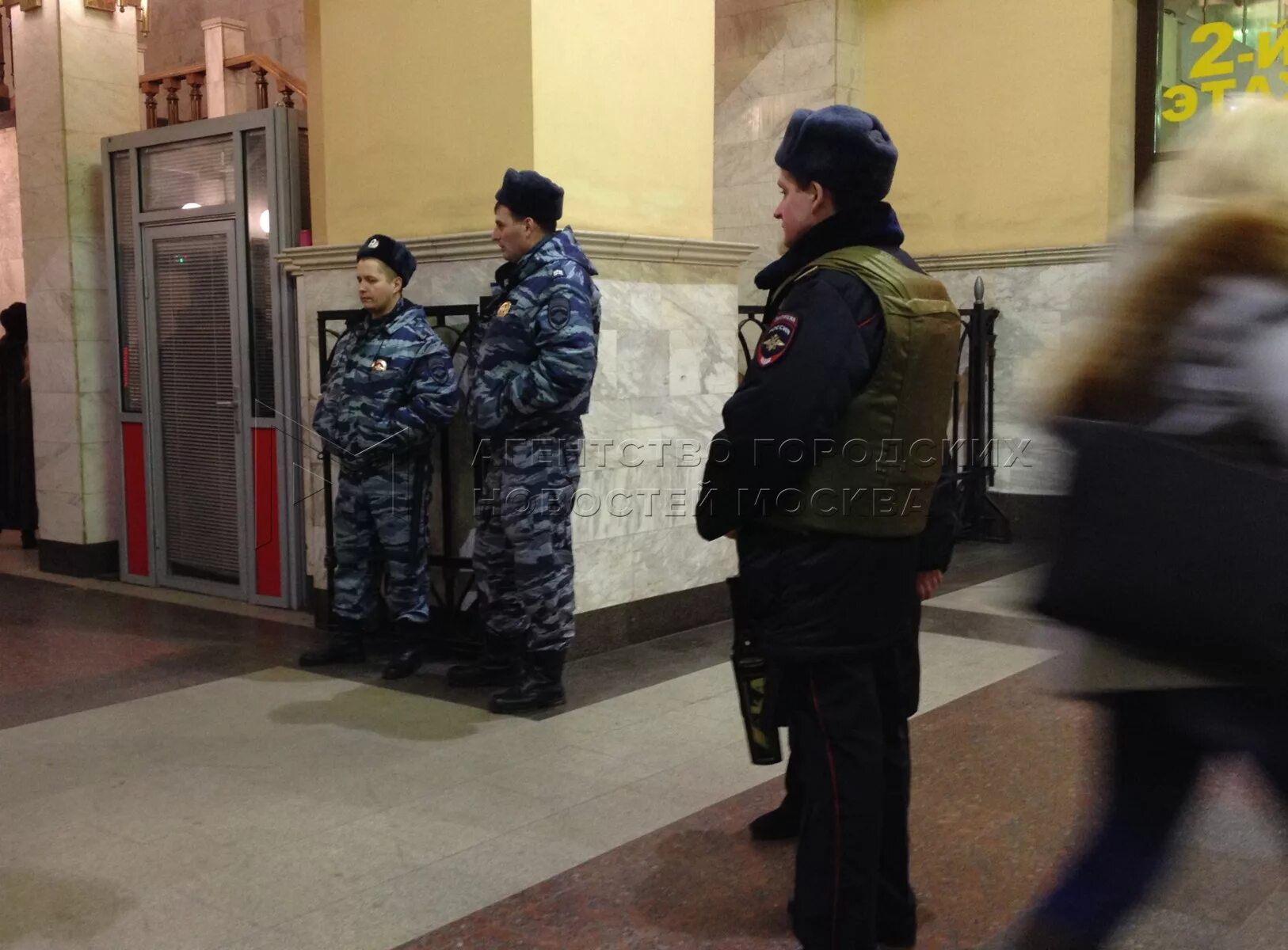 Усиление мер безопасности в москве. Досмотр на Казанском вокзале. Усиление мер безопасности на вокзале. Усиление на вокзалах Москвы. Досмотр на Павелецком вокзале.