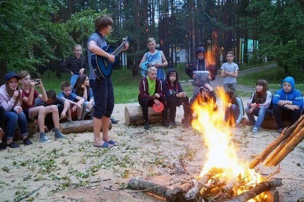 Лагерь исетские зори каменск уральский. Исетские зори детский лагерь Каменск-Уральский. Оздоровительный лагерь Исетские зори Каменск Уральский. Пионерский лагерь Исетские зори. Исетские зори лагерь лагерь Каменск Уральский.