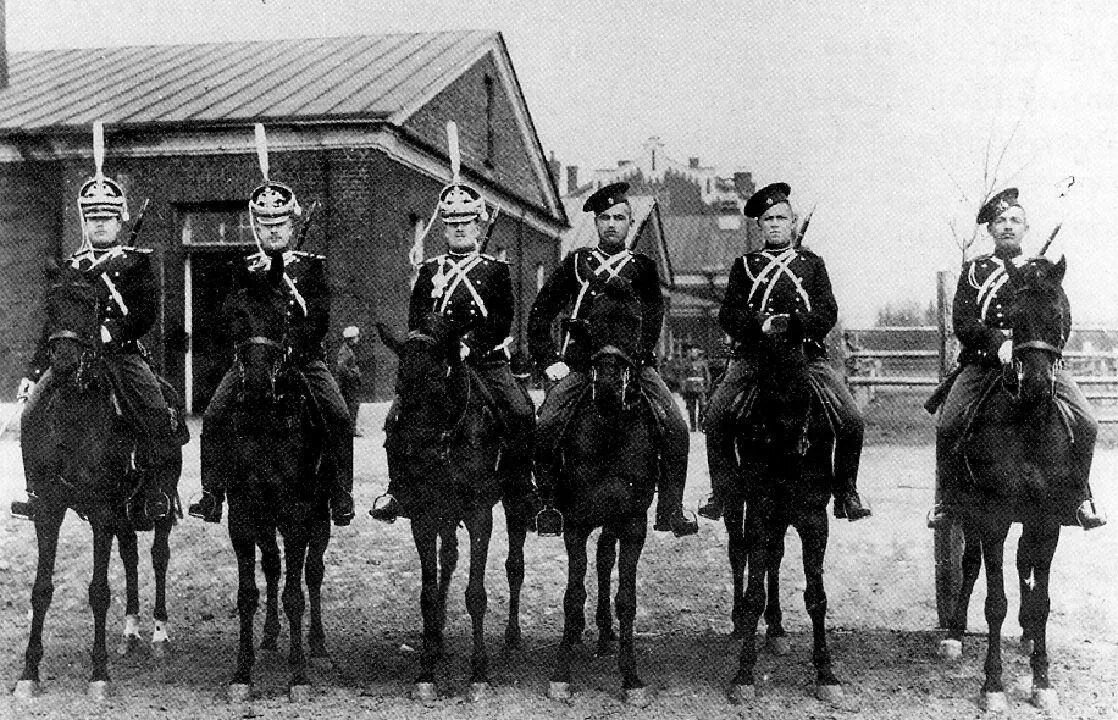 Лейб-гвардии драгунский полк. Лейб драгун. Мушкетеры иллюстрации руссело. Александр зауервейд картины. Лейб-гвардии драгунский полк 1812 форма.