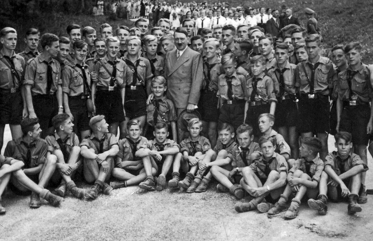 Группа Гитлерюгенд.