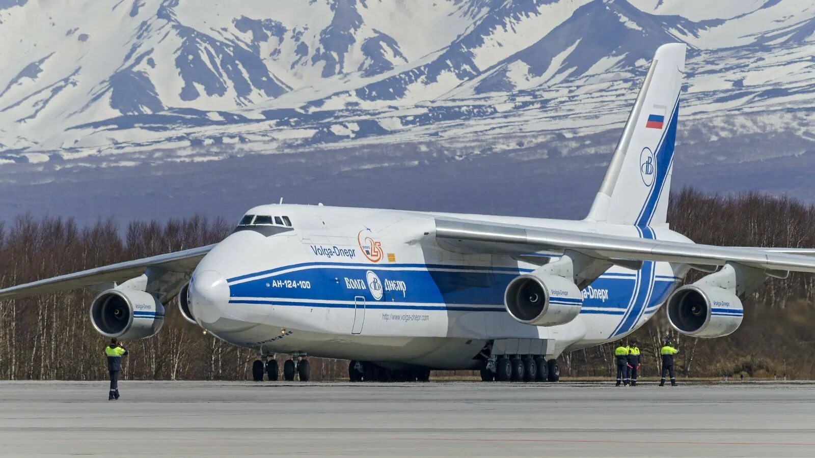 Самолет из россии в сша. АН 124 100 Волга Днепр.