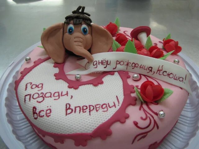 Торт на годик девочке. Надпись на торте на рождение девочки. Тортик на годик девочке. Торт для новорожденного девочки. Торт для новорожденной.