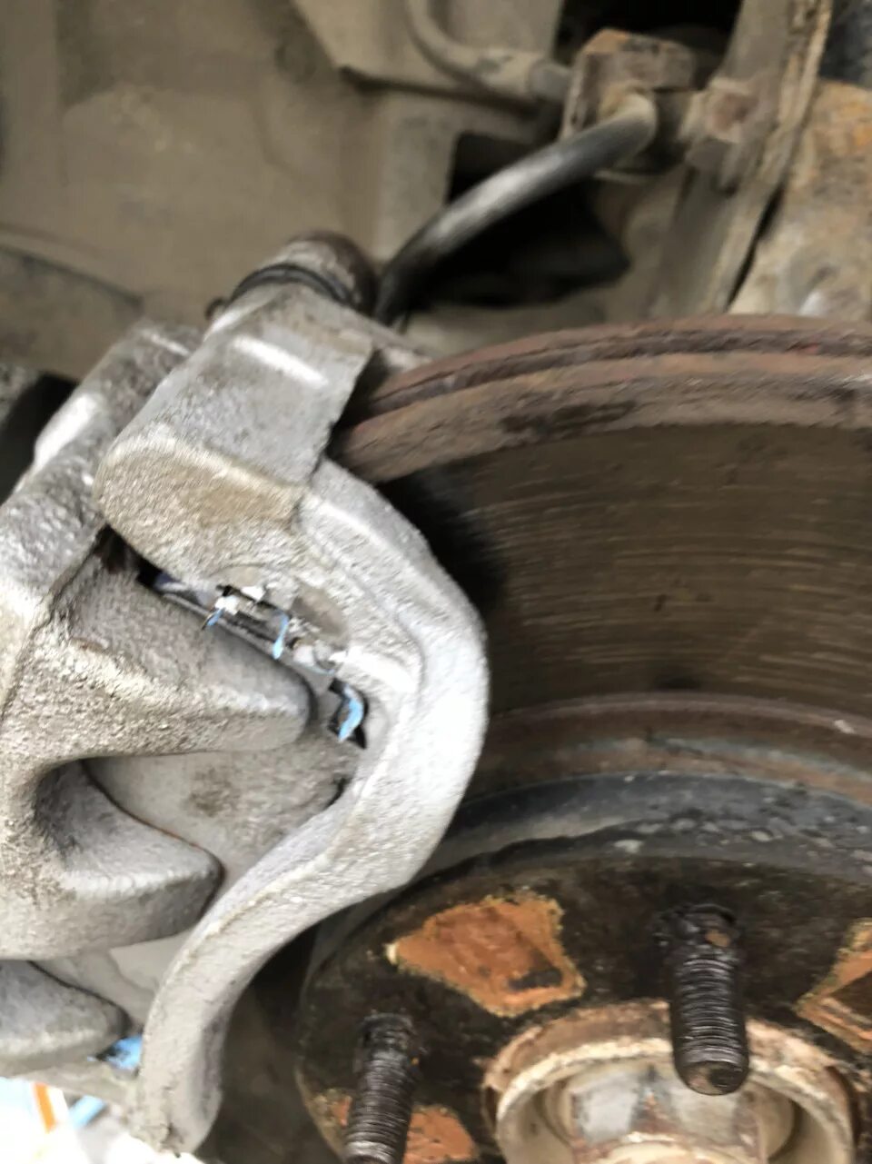 Ситроен джампер скрип при торможении. Хруст при торможении спереди на низкой скорости. Трущийся звук при торможении слышен сзади на хендай. Трущийся звук при торможении слышен сзади на хендай. Скрежет сзади паджеро 4.