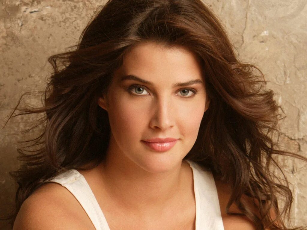 Российская актриса сериалов 9 букв. Флёр делакур актриса. Райан шейн актриса. Adria arjona. Карина смолдерс.