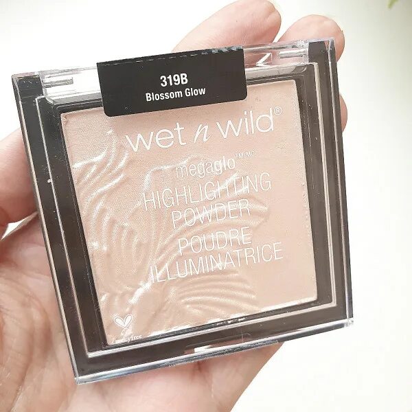 Glow in the dark color. Outer glow. Визитки мастер bb-glow treatment. Патчи глоу. Glow перевод.