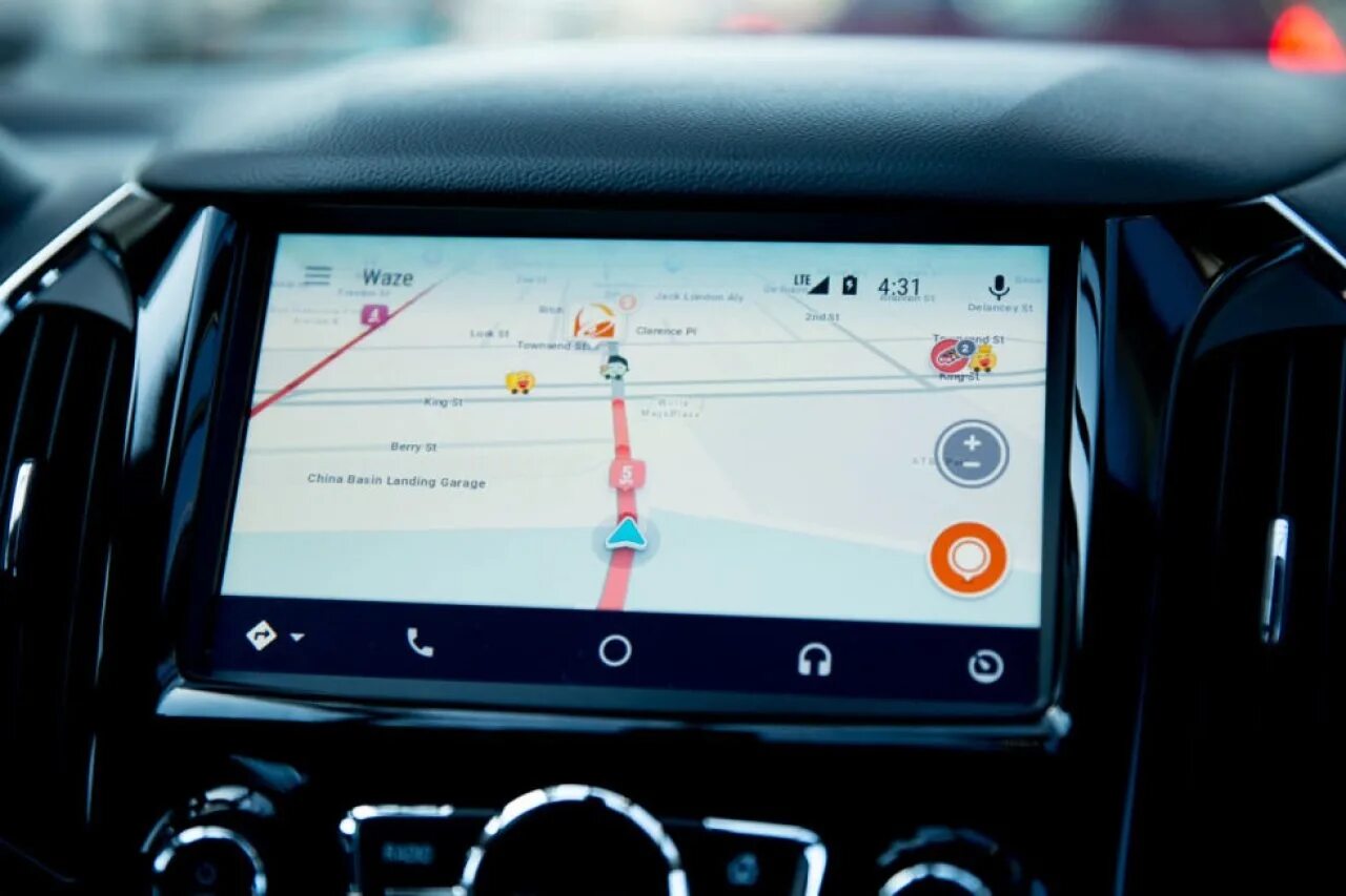 Приложение для андроид авто для просмотра. Waze навигатор. Waze Интерфейс. Андроид авто. Android auto новый Интерфейс.