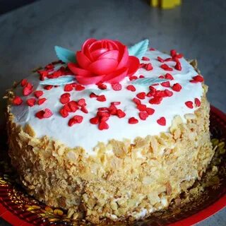 Tort pishirish va bezatish
