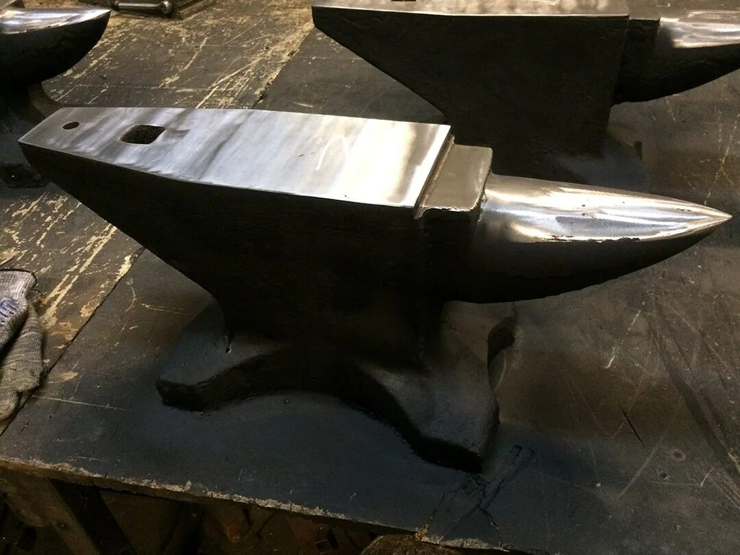 Наковальня кузнечная однорогая 70кг. Наковальня кузнечная 160кг. Наковальня кузнечная 100 кг. Наковальня кузнечная советская. Наковальня кузнечная 300кг.