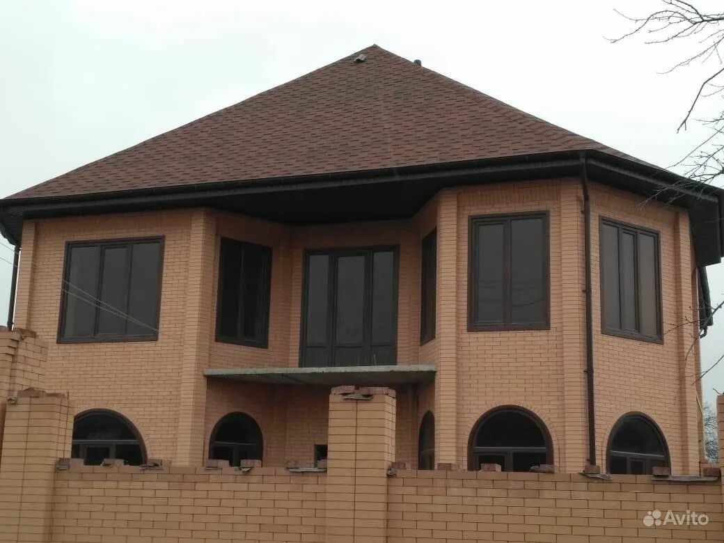 олимпийский грозный квартиры. грозный квартирный дом. крыши домов грозный. интерьер чеченских домов. дома из грозненского кирпича.