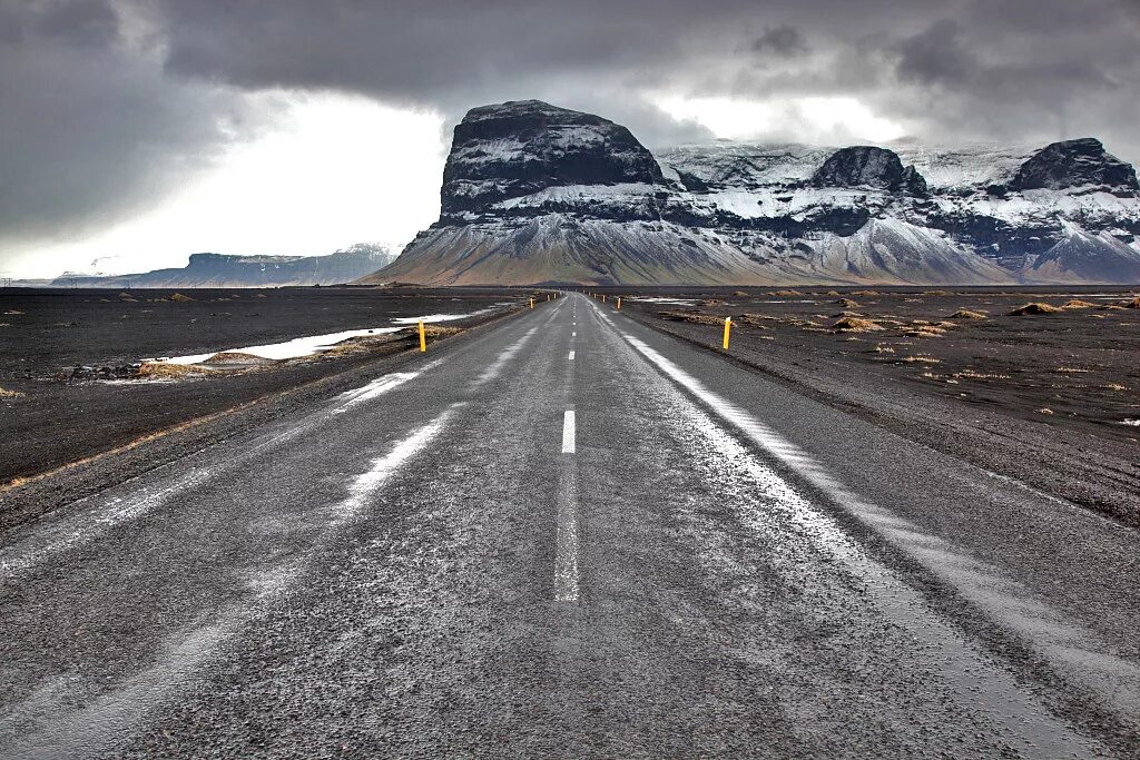 Дорога со старым. Кольцевая дорога Исландия. Рейкьявик дороги. Исландия Окружная дорога. Ring Road в Исландии.