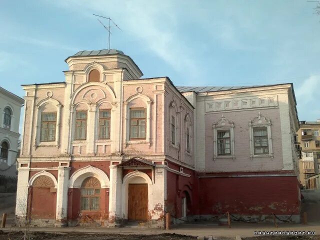 Старая русса братья карамазовы кафе. Казань гостинодворская церковь. Карамазовы гостинодворская ул 20. Старая русса улица гостинодворская. Отель полисть старая русса.