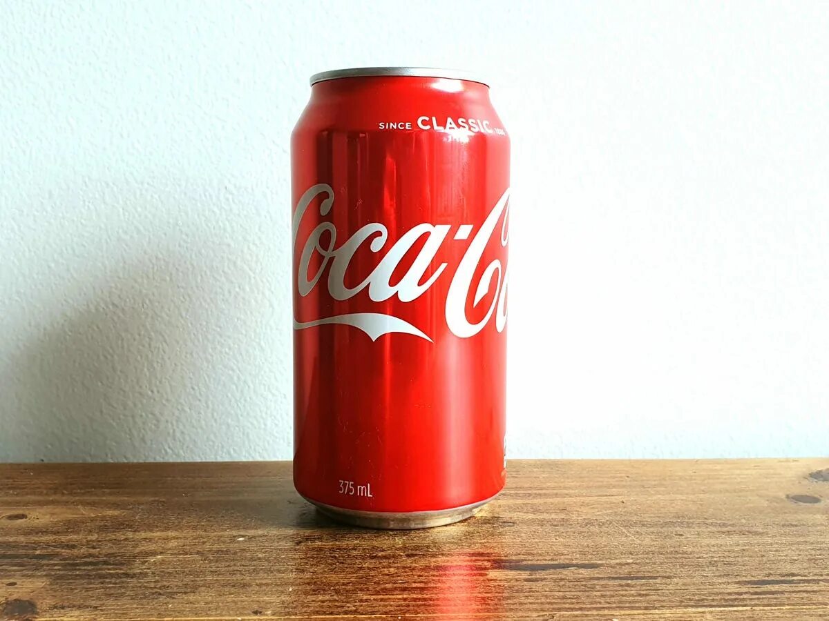 Coca Cola 0.33 банка. Кока кола Китай 0.33. Кока кола 0.33 Афганистан. Кока кола в жестяной банке 0.33.