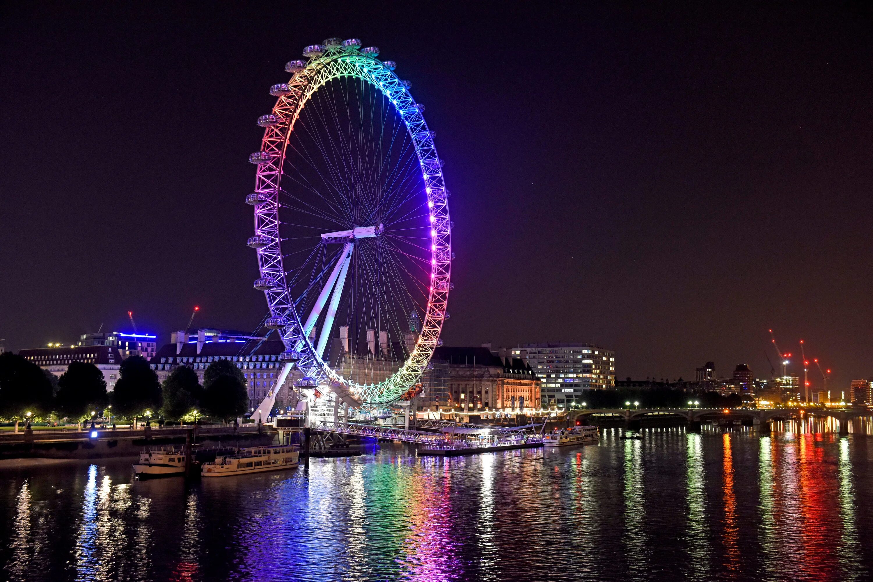 One of the london s. Лондонский глаз Лондон. Колесо обозрения Лондонский глаз. Лондонский глаз достопримечательности Лондона. Достопримечательности Великобритании Лондонский глаз.