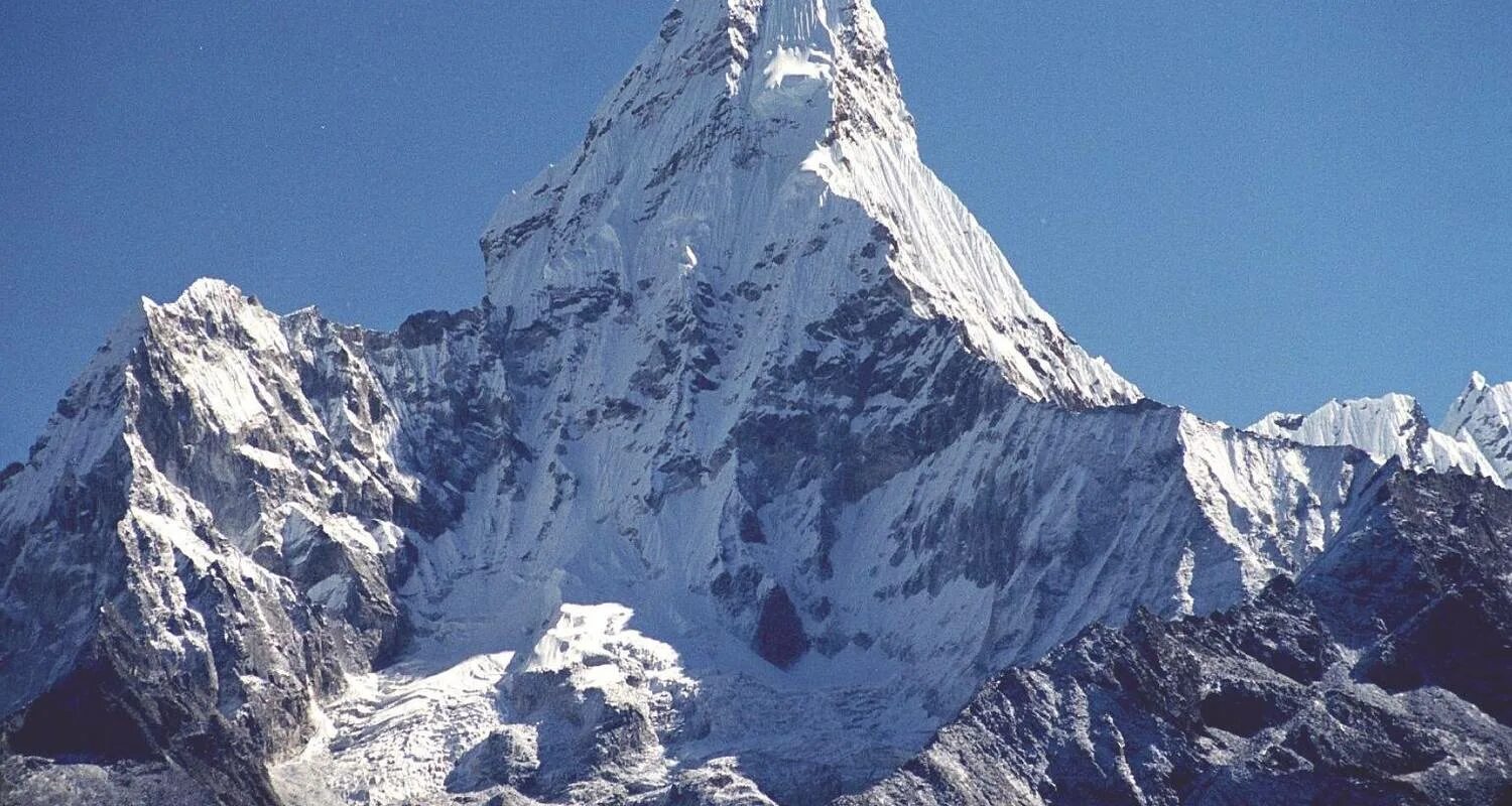 12 гор. Ама даблам гора. ама-даблам горы непала. вид еа эвереста и амадаблан. амадаблам на фоне эвереста.