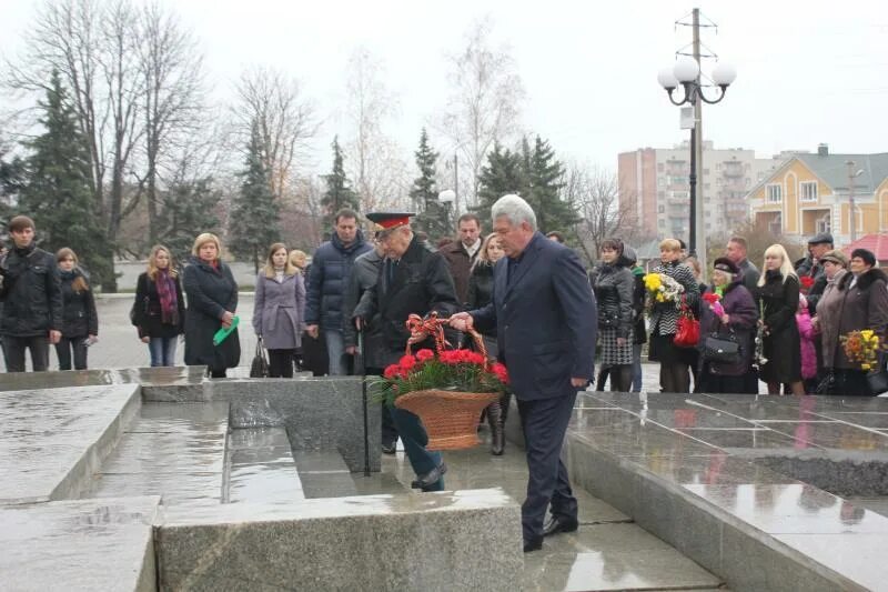 Артемовск сейчас новости последнего часа. Памятник воинам в Украине в районе Бахмута. Артемовск Бахмут сейчас. Освобождение Артемовска. Город Артемовск до войны.