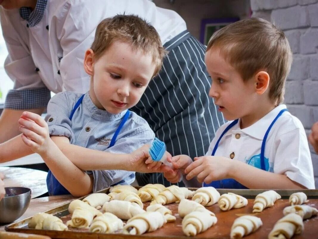 сладкая выпечка для детей. мастер классы кулинарные для малышей. можно ли детям выпечку. молодые печеньки. мастер-класс по вытерке.