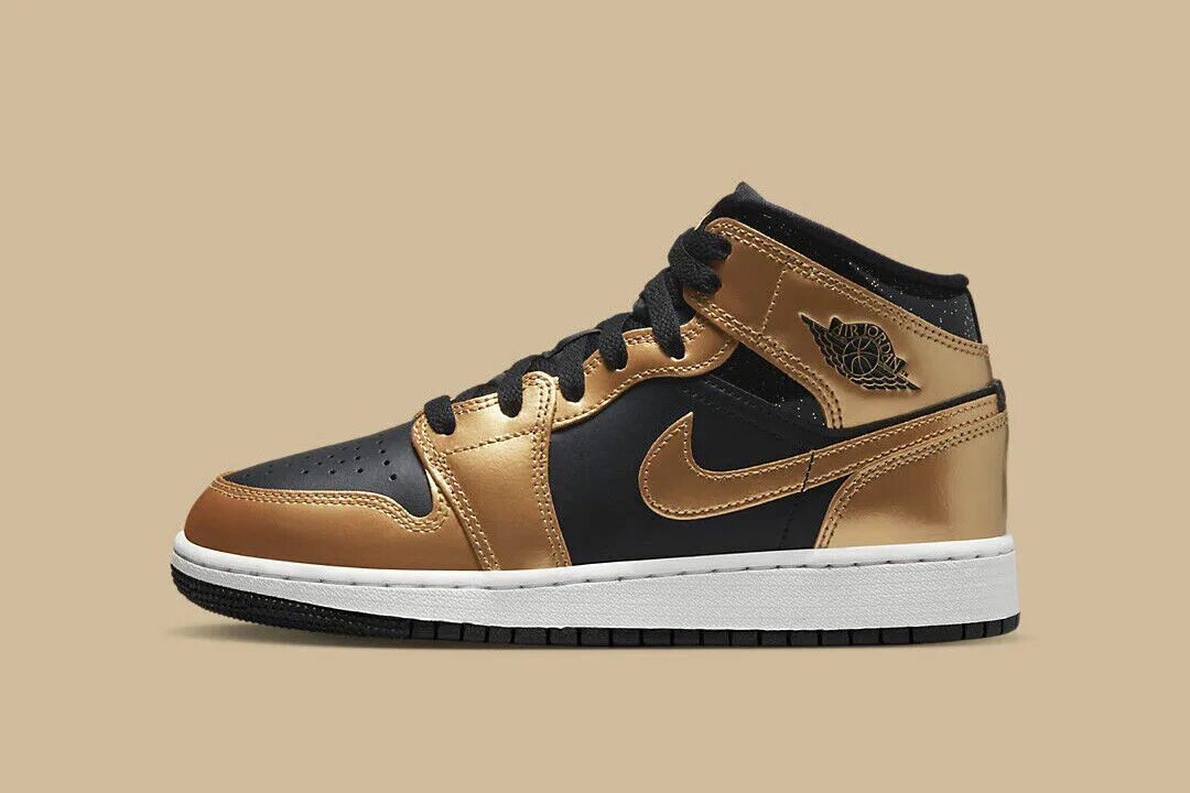 Jordan gold. Air Jordan 1 Mid se. Jordan 1 Metallic Gold.