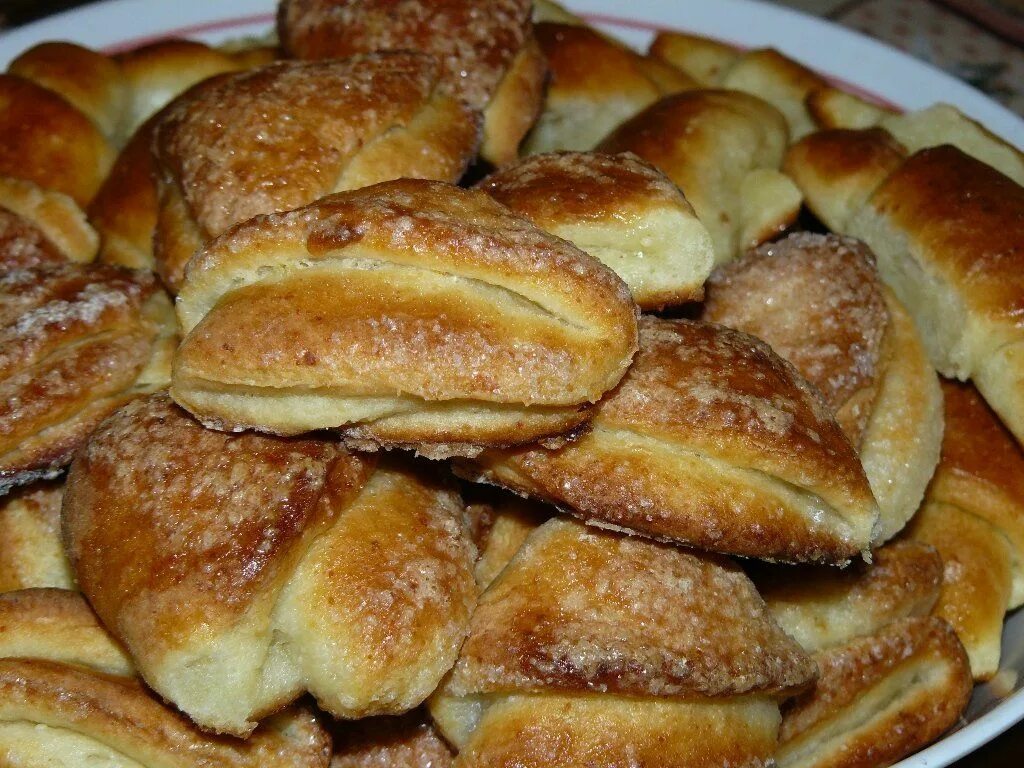 Выпечка на кефире. Сладкие рецепты из кефира. Выпечка на сковороде. Пышки, лепешки на кефире. Выпечка к чаю на кефире.
