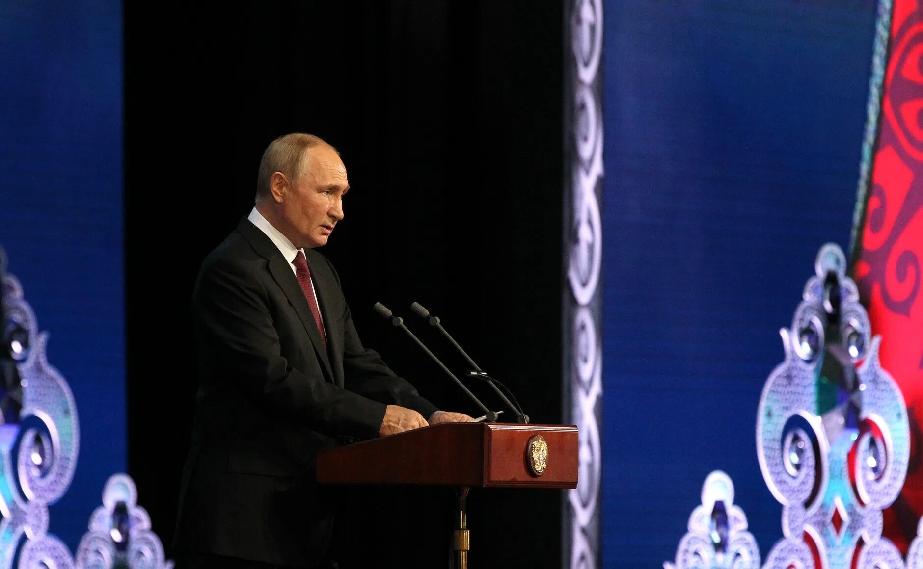 Прямой эфир президента первый канал. Выступление Путина. Торжественное выступление президента. Обращение Путина 2022.